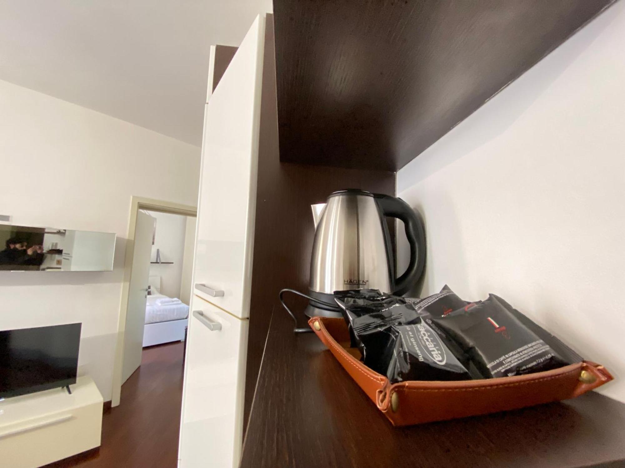 Avantgard Rooms Western Station Болонья Екстер'єр фото