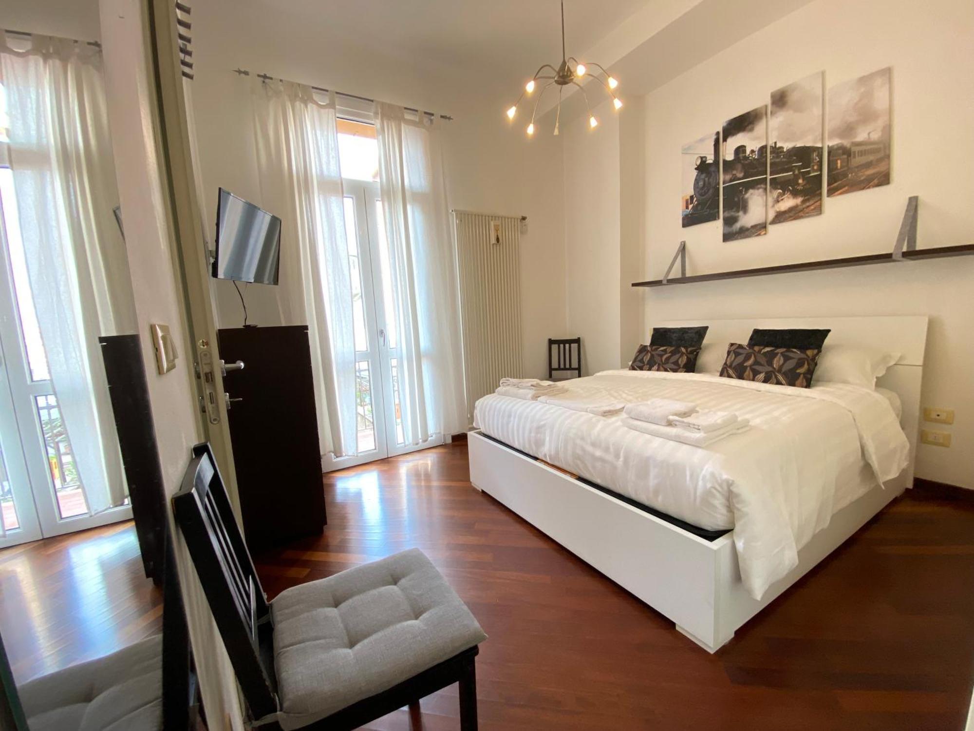Avantgard Rooms Western Station Болонья Екстер'єр фото