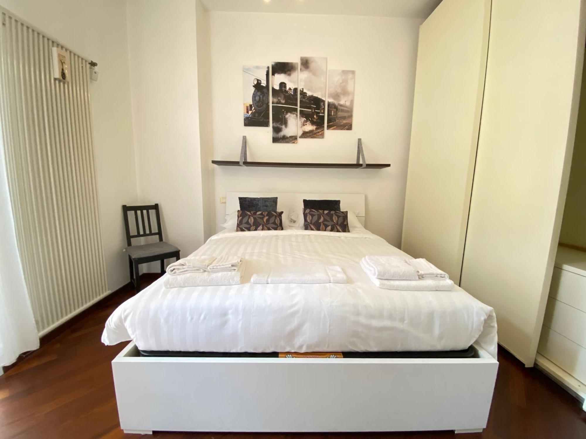 Avantgard Rooms Western Station Болонья Екстер'єр фото