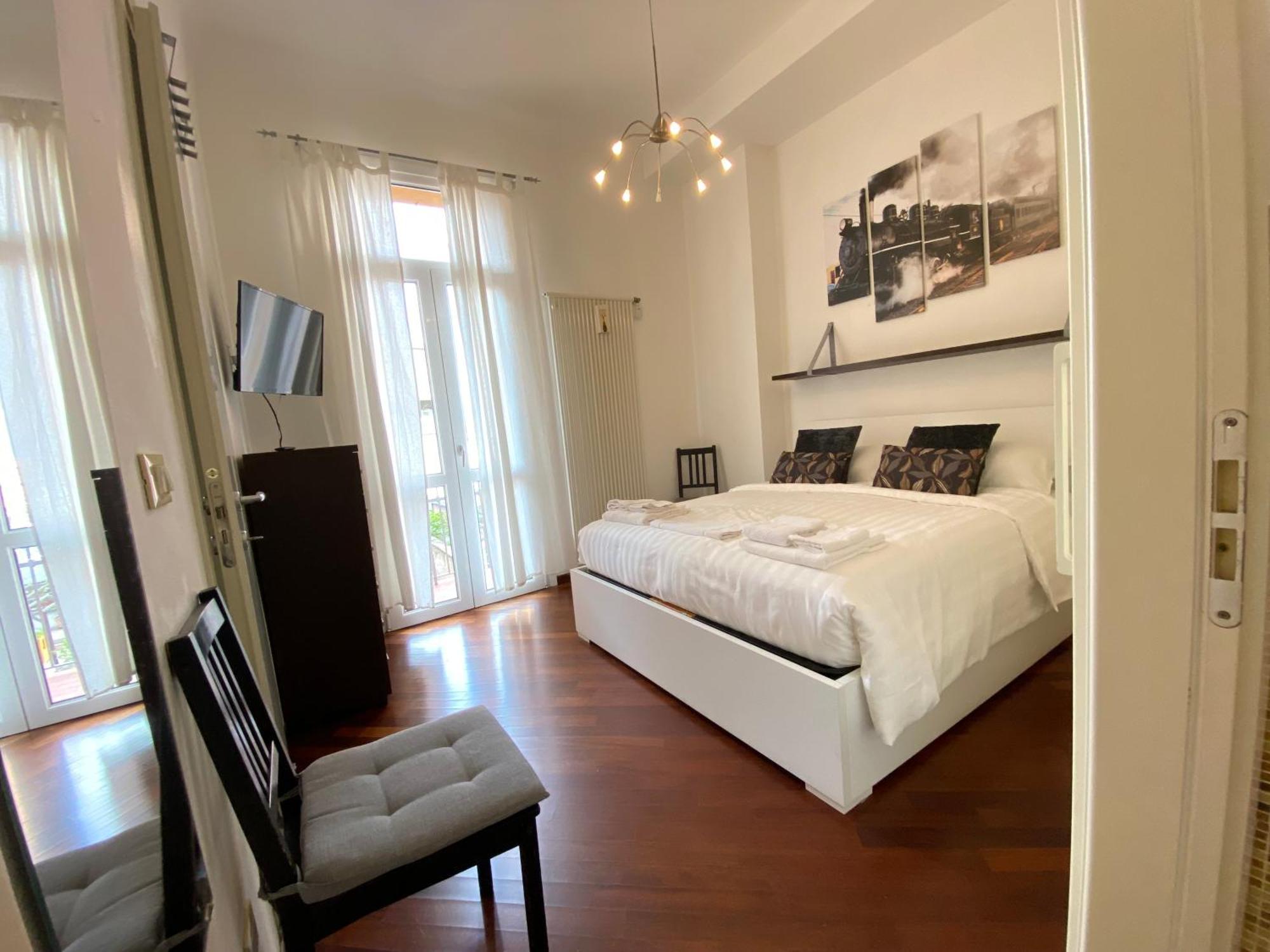 Avantgard Rooms Western Station Болонья Екстер'єр фото