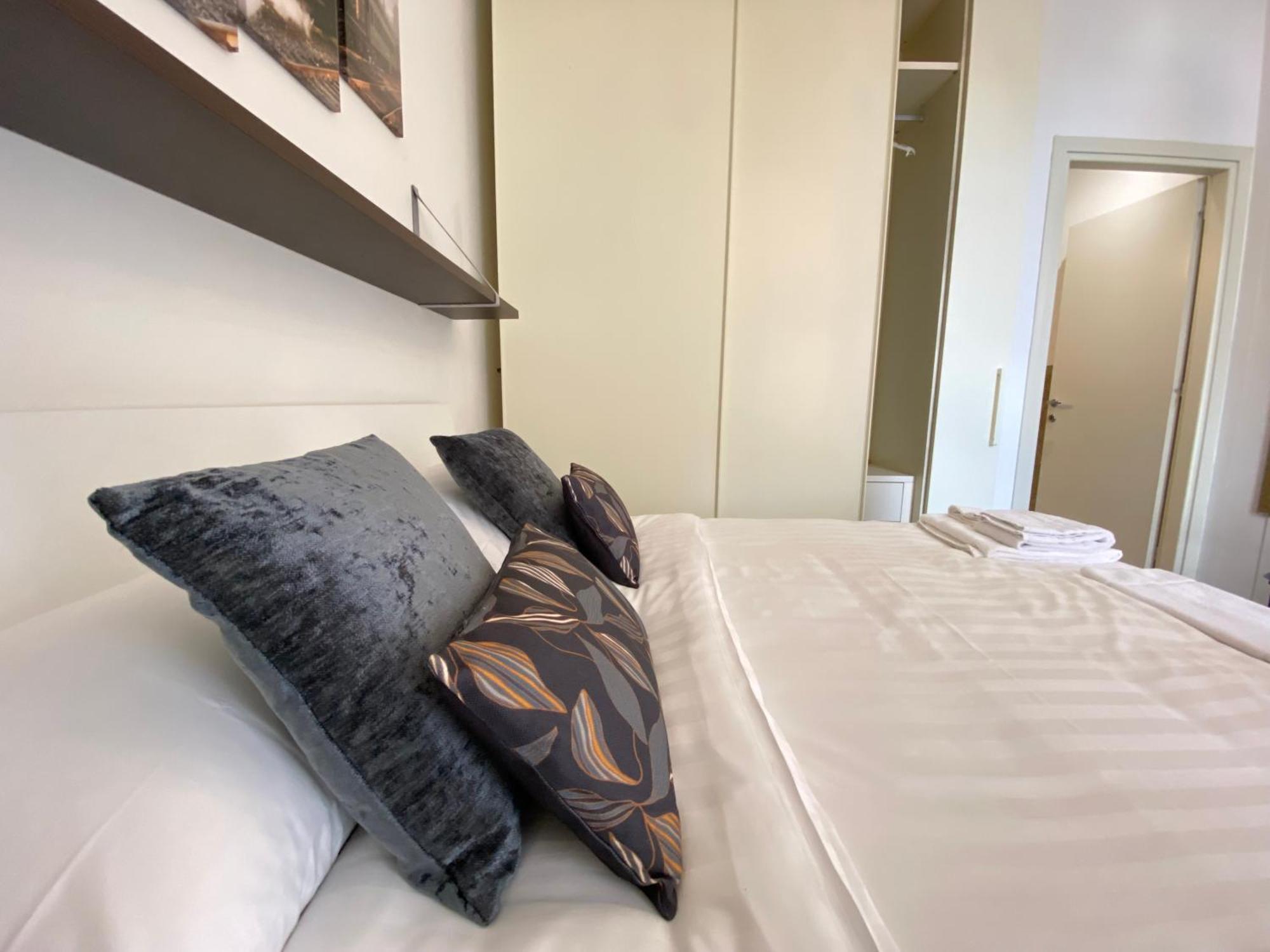Avantgard Rooms Western Station Болонья Екстер'єр фото