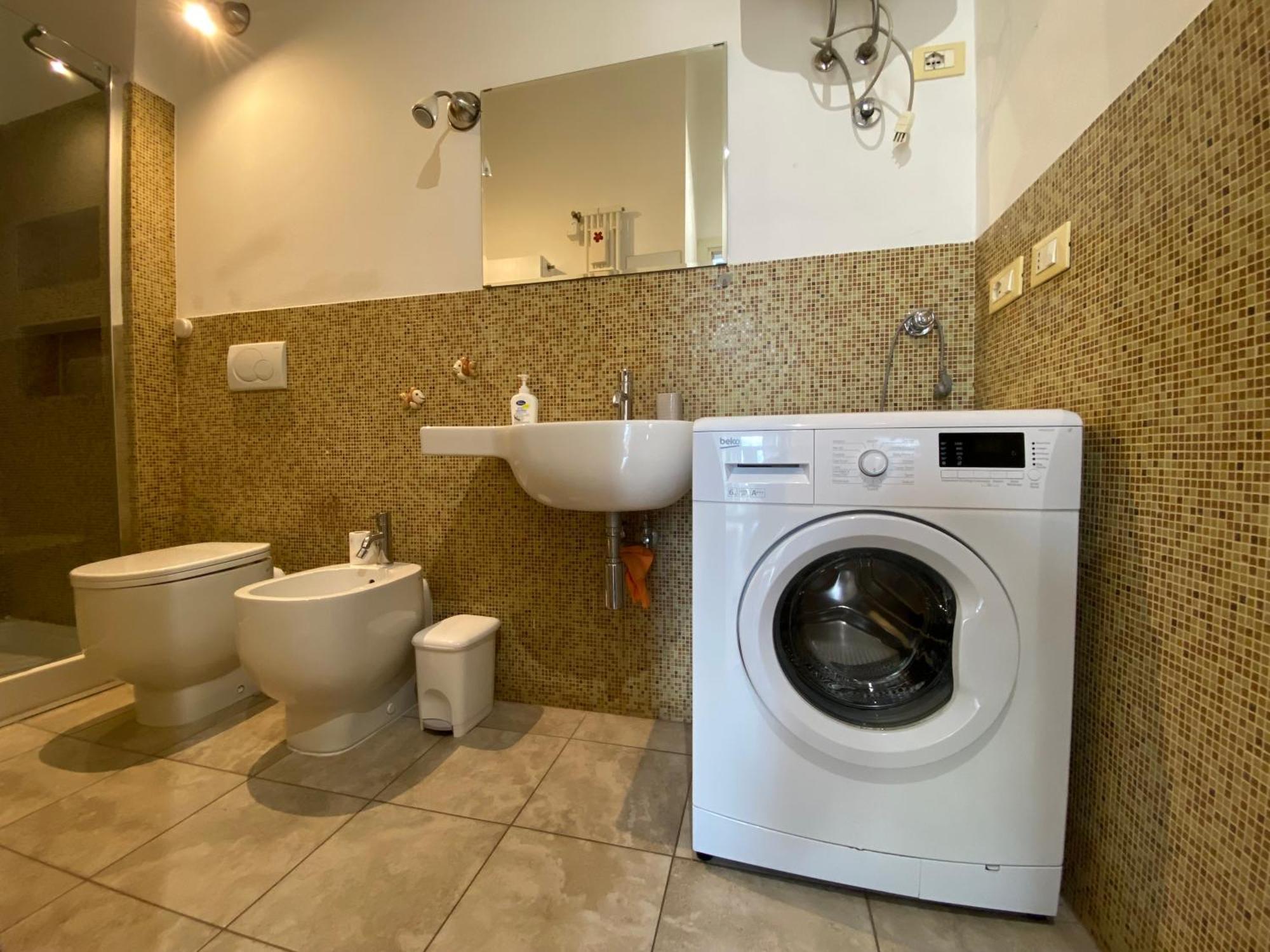 Avantgard Rooms Western Station Болонья Екстер'єр фото