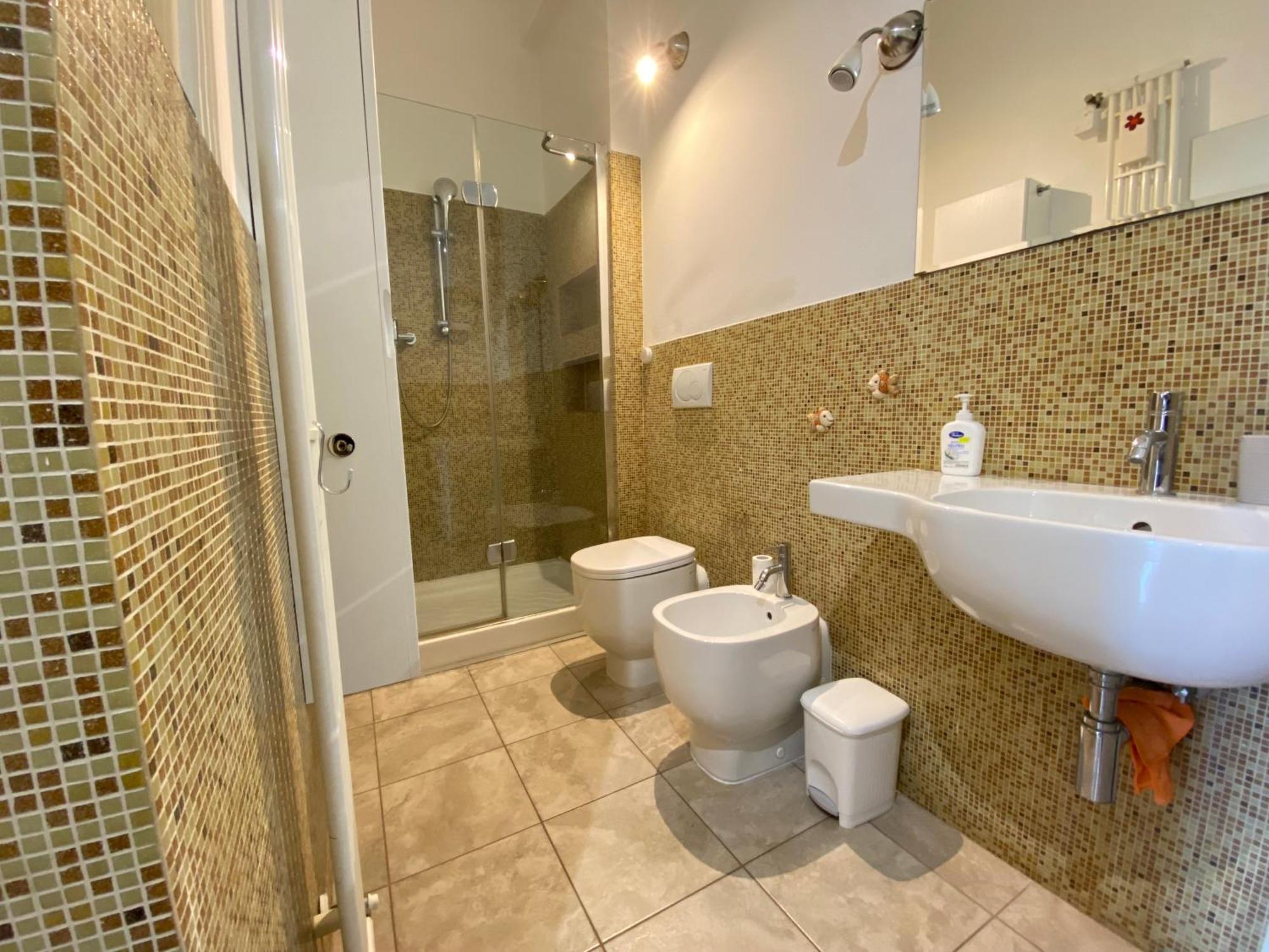 Avantgard Rooms Western Station Болонья Екстер'єр фото